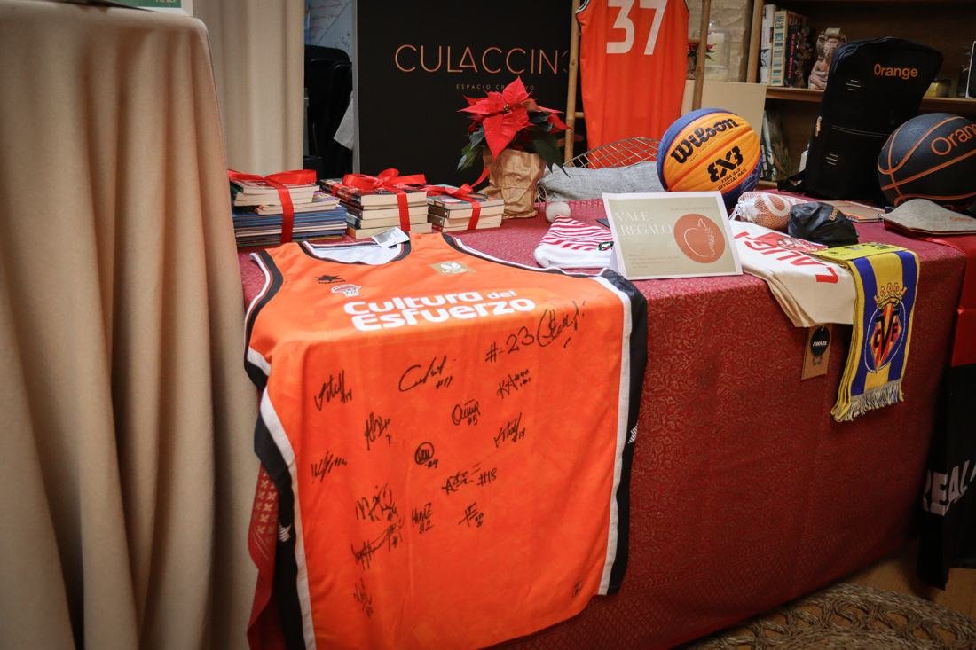 Camiseta de baloncesto firmada entre los premios del sorteo